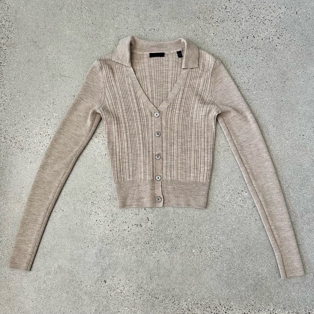 ATM Anthony Thomas Melillo Ribbed Merino Wool Polo Cardigan in Sparrow Tan